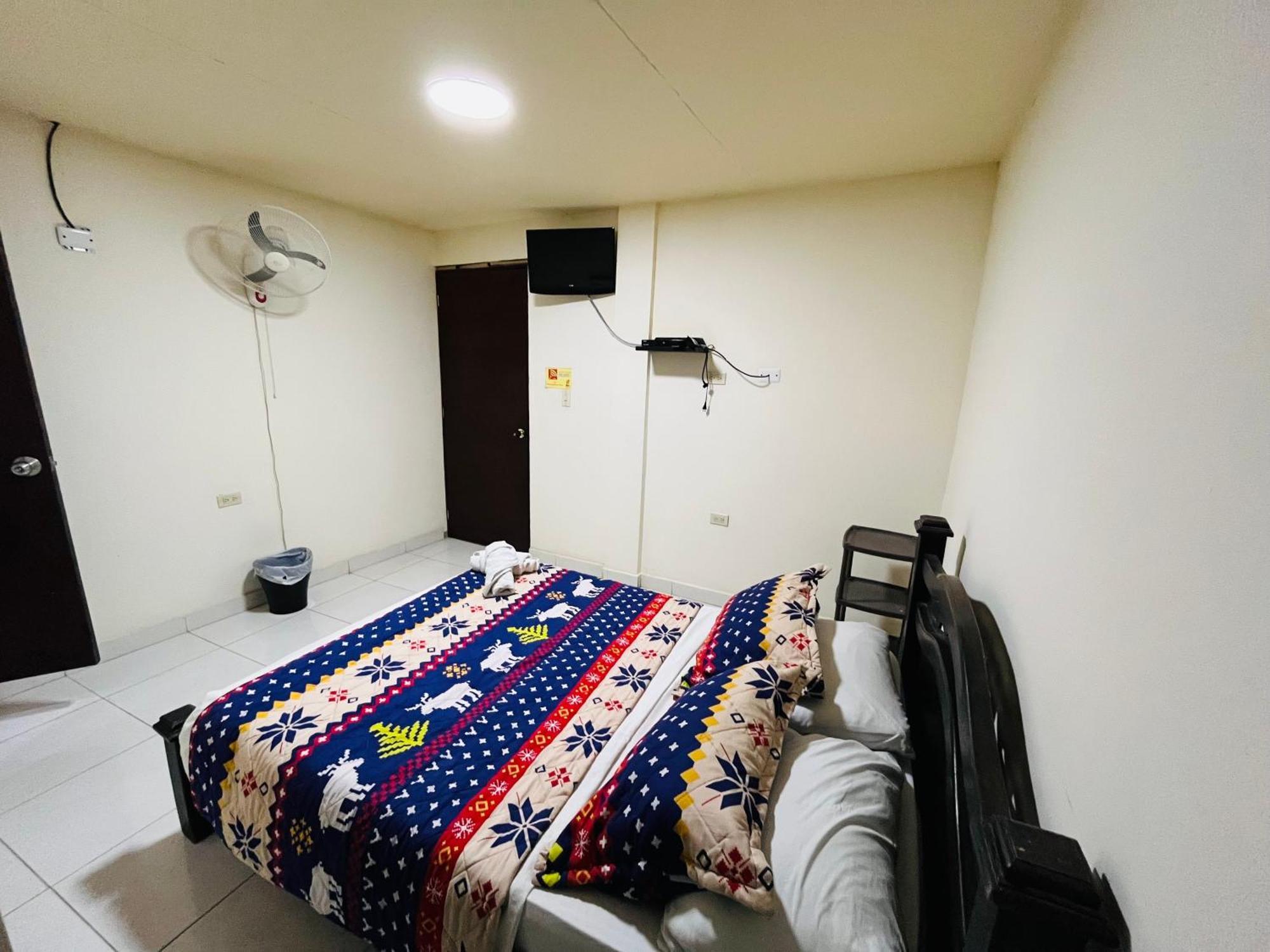 Merkezi Saray Villavieja Esterno foto